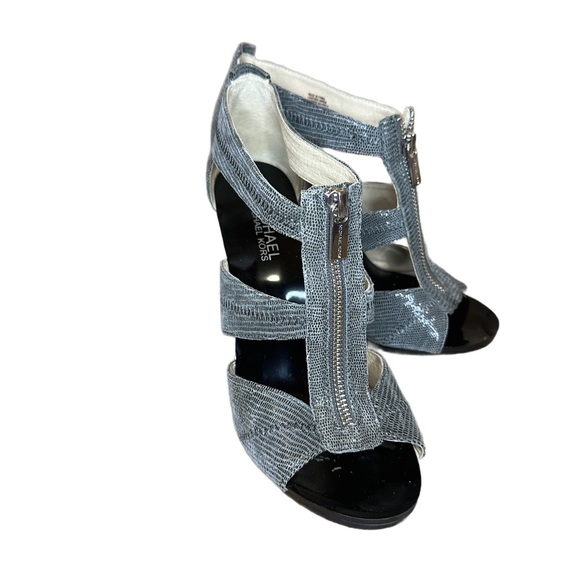 Michael Kors Berkley T-Strap Zipper Platform - Picture 2 of 6